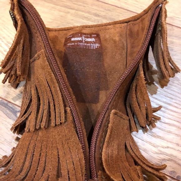 New | Kids Minnetonka 3-Layer Fringe Boot - Picture 6 of 6